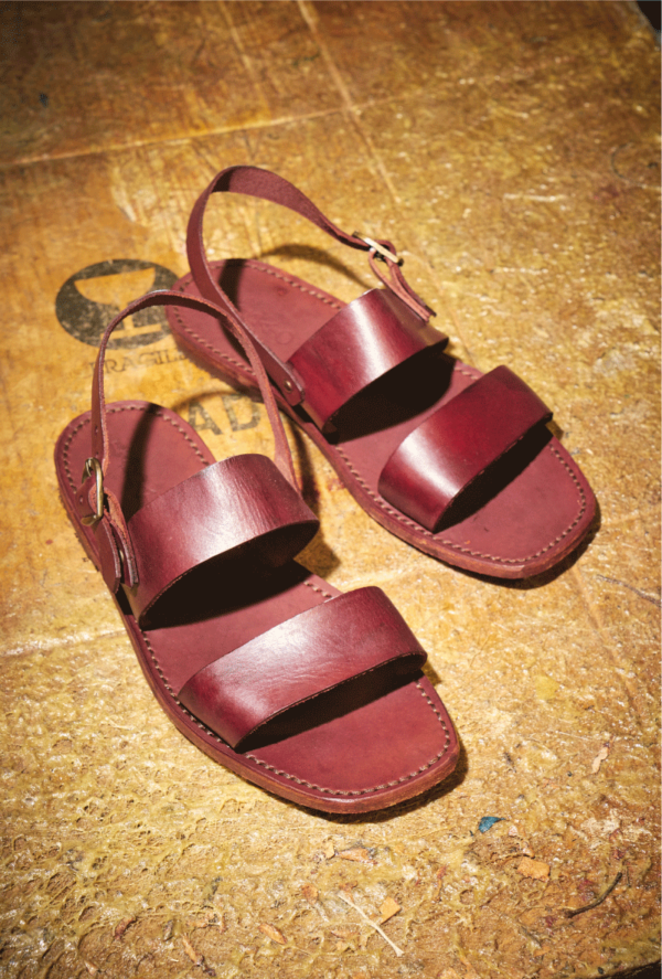 Sandalo in pelle marrone